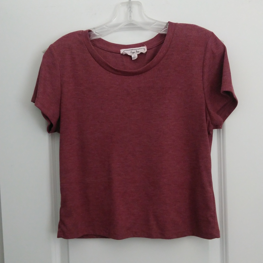 Hippie Rose cropped T-shirt in dusky red. Size Juniors XL